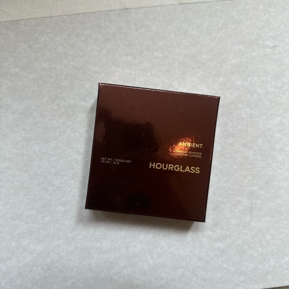Hourglass Ambient Lighting Finishing Powder in Radiant Light (10g .35oz)